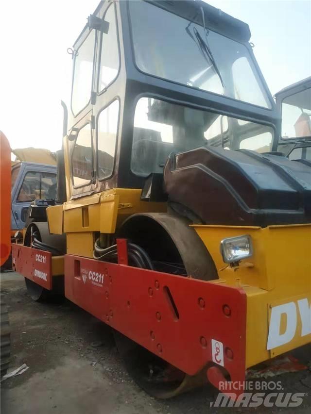 Dynapac CC211 Walce jednobębnowe