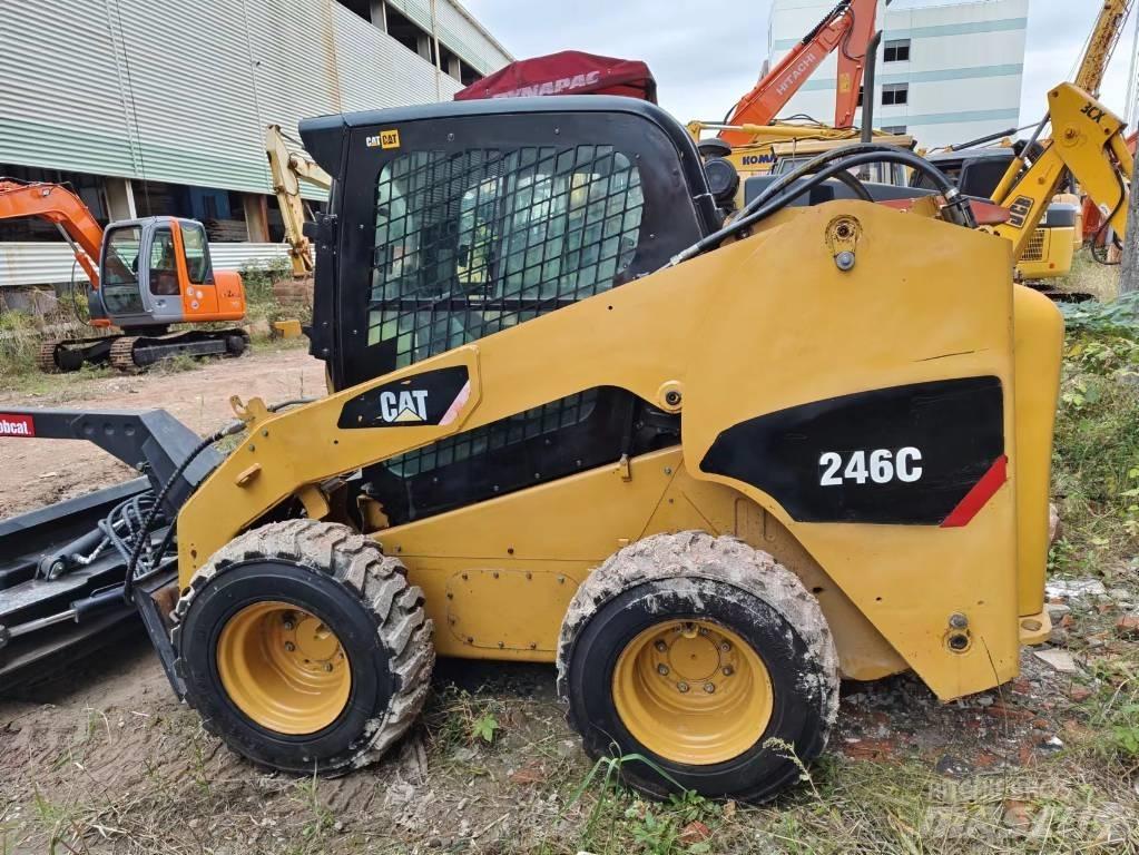 CAT 246C Ładowarki burtowe