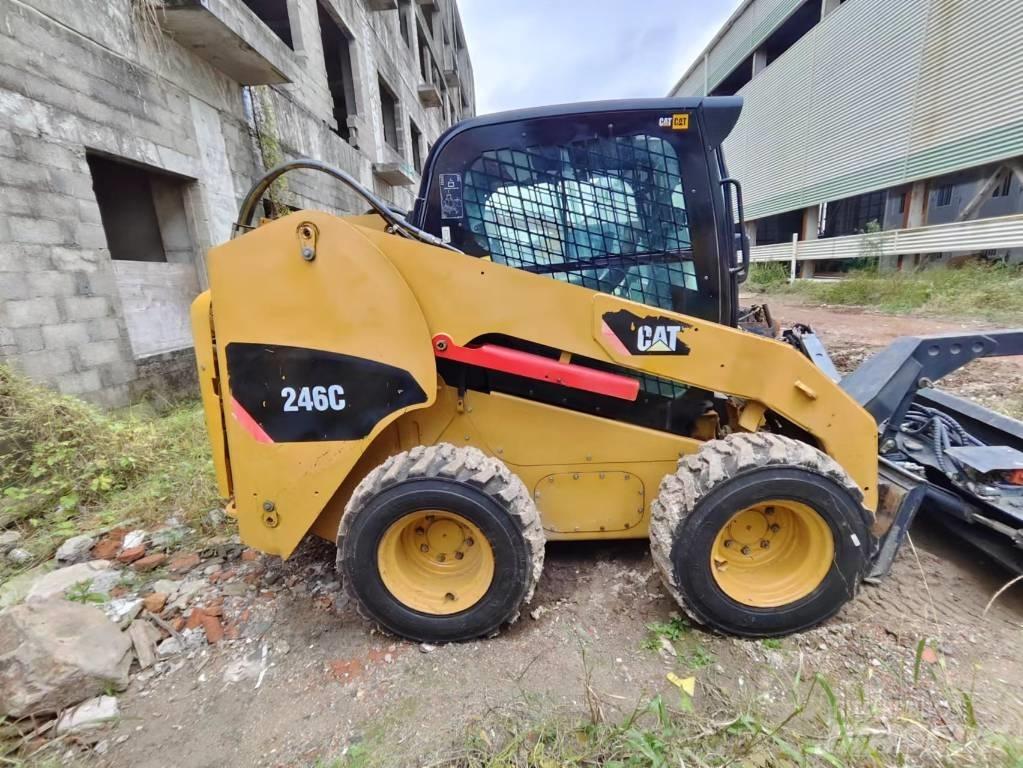 CAT 246C Ładowarki burtowe