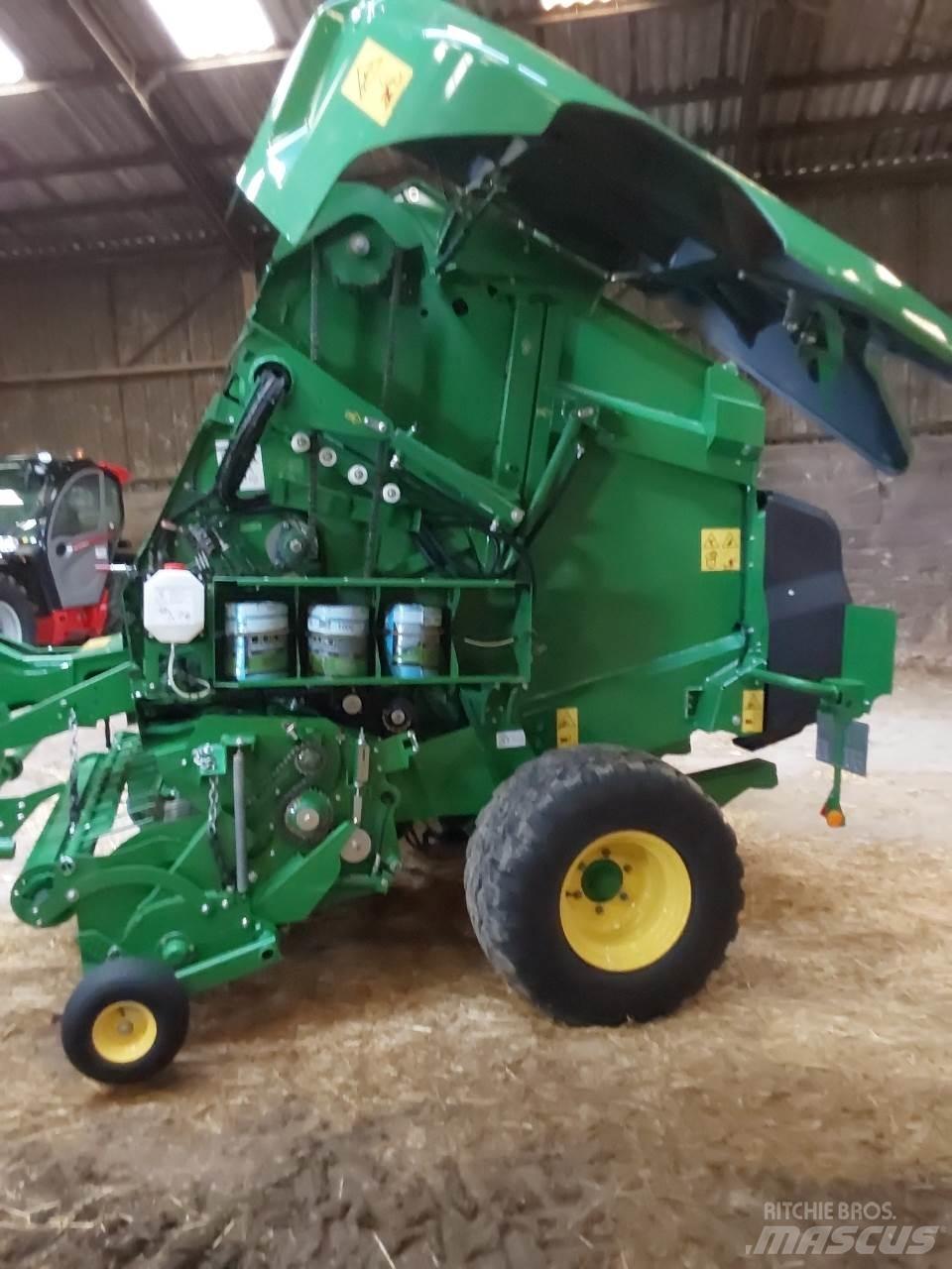 John Deere V 451 M Prasy zwijające