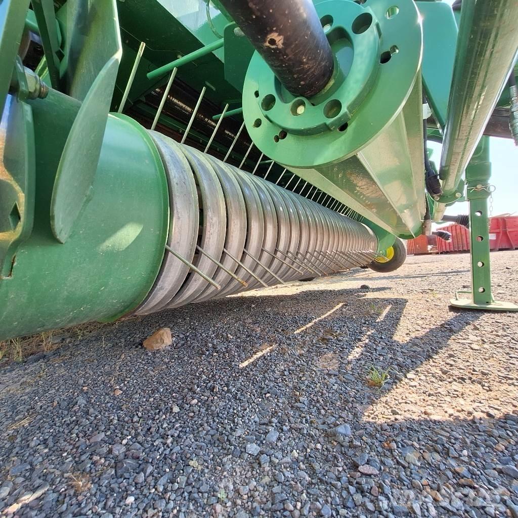 John Deere V 451 M Prasy zwijające