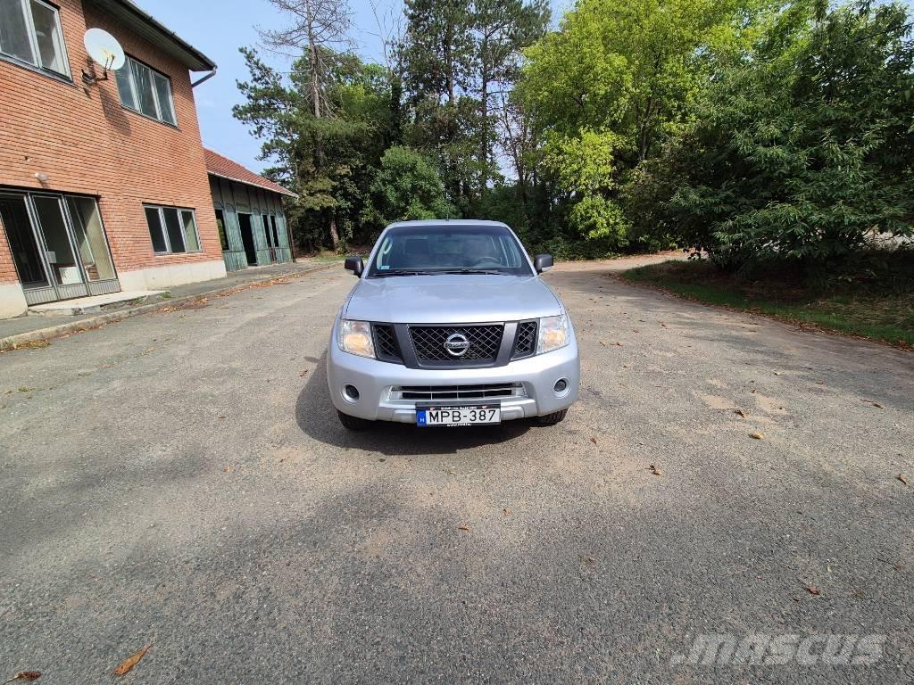 Nissan Navara Pick-upy / Pojazdy z otwieranymi burtami