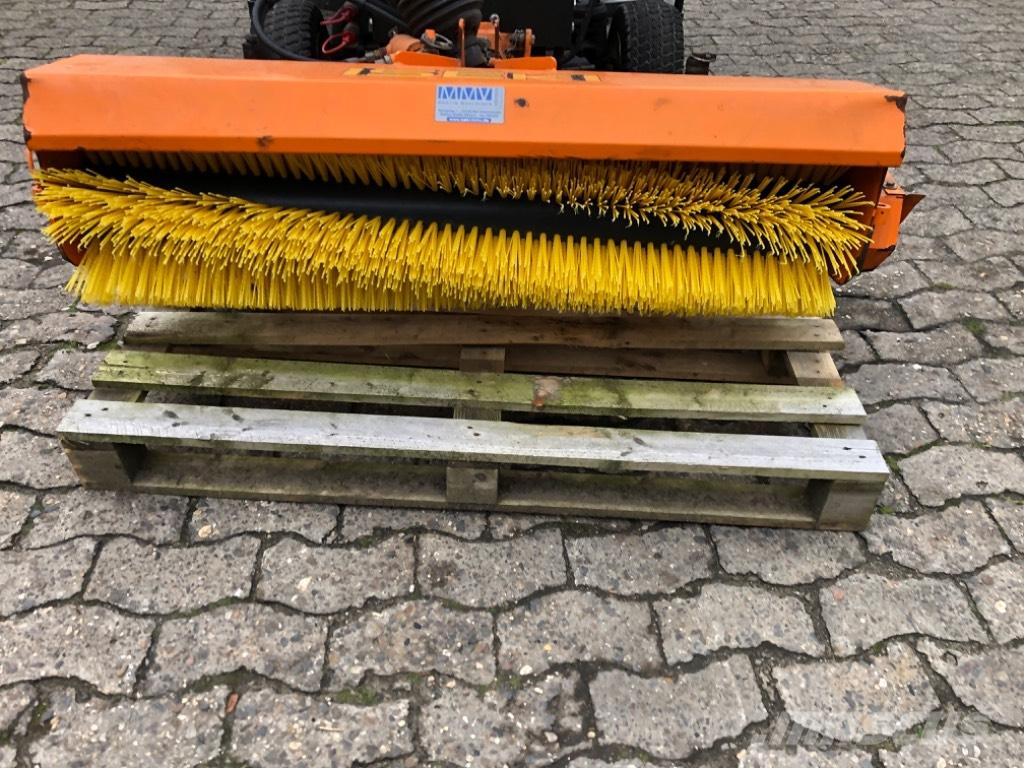 Iseki KL 110 Zamiatarki - Zgarniarki - Odśnieżarki