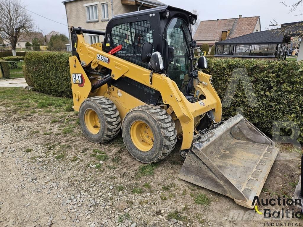 CAT 242 D 3 Ładowarki burtowe