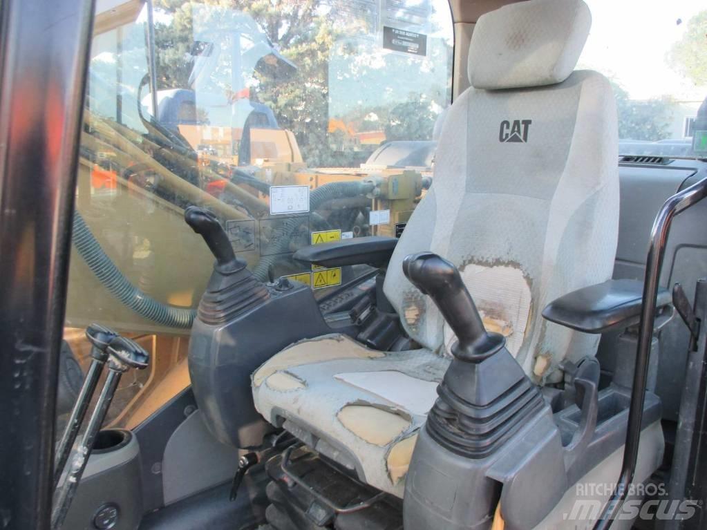 CAT 323 D L Koparki gąsienicowe