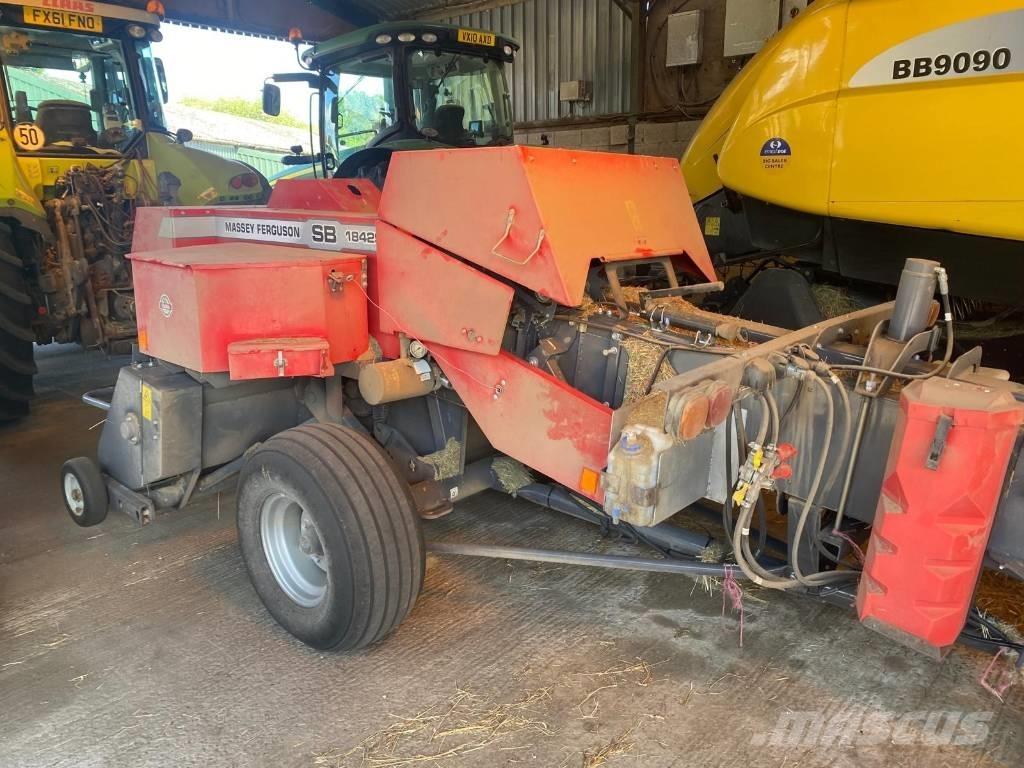 Massey Ferguson 1842 Prasy kostkujące