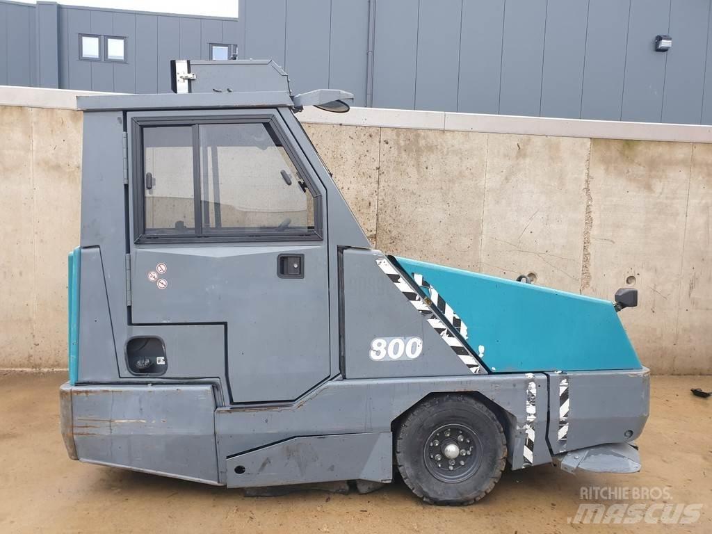 Tennant 800 Zamiatarki - Zgarniarki - Odśnieżarki