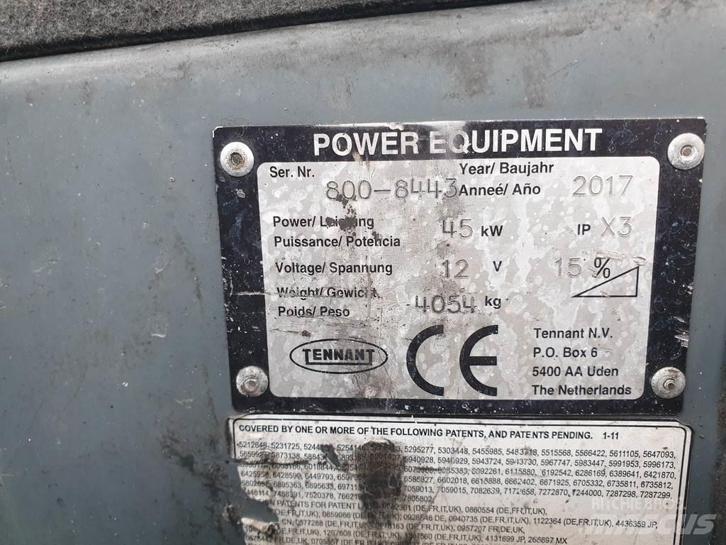 Tennant 800 Zamiatarki - Zgarniarki - Odśnieżarki