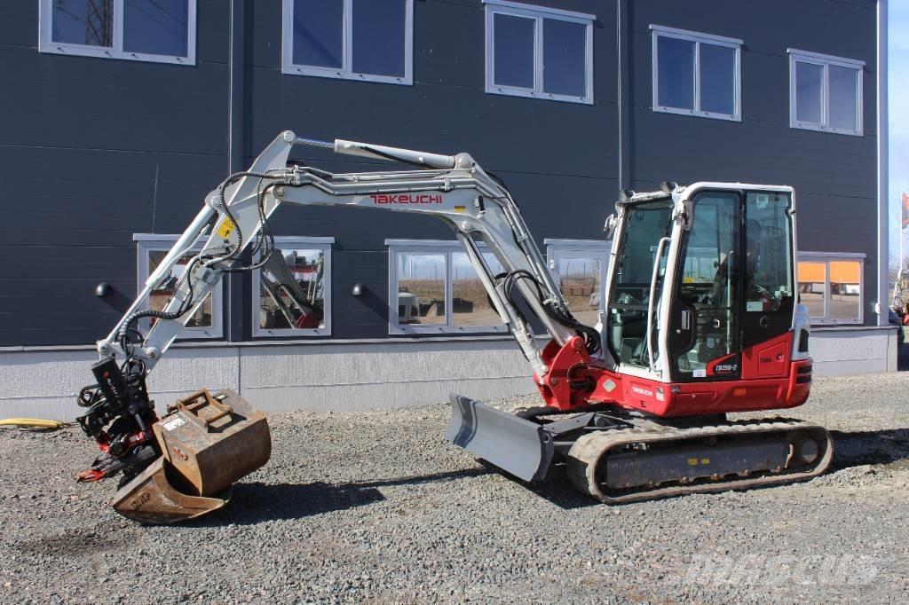 Takeuchi TB 250 Minikoparki