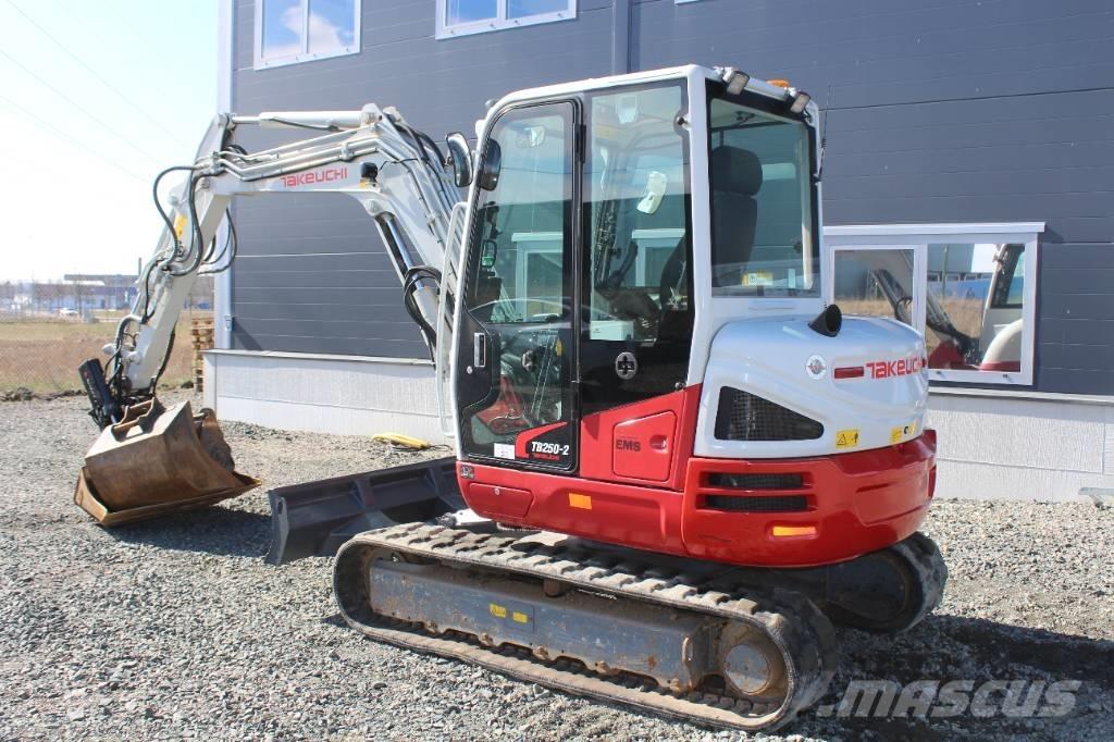 Takeuchi TB 250 Minikoparki