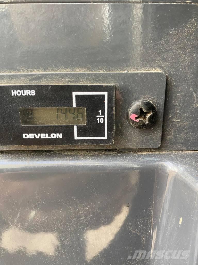 Develon DX 27 Z-7 Minikoparki