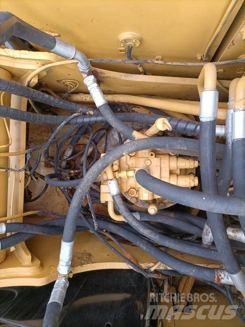 CAT 325 D Koparki gąsienicowe