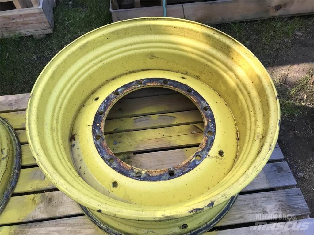 John Deere 18x34 Opony, koła i felgi