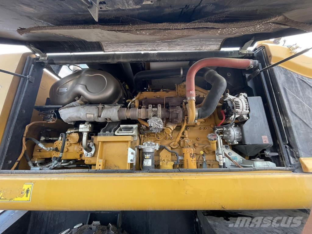 CAT MH3024 Koparki przeładunkowe