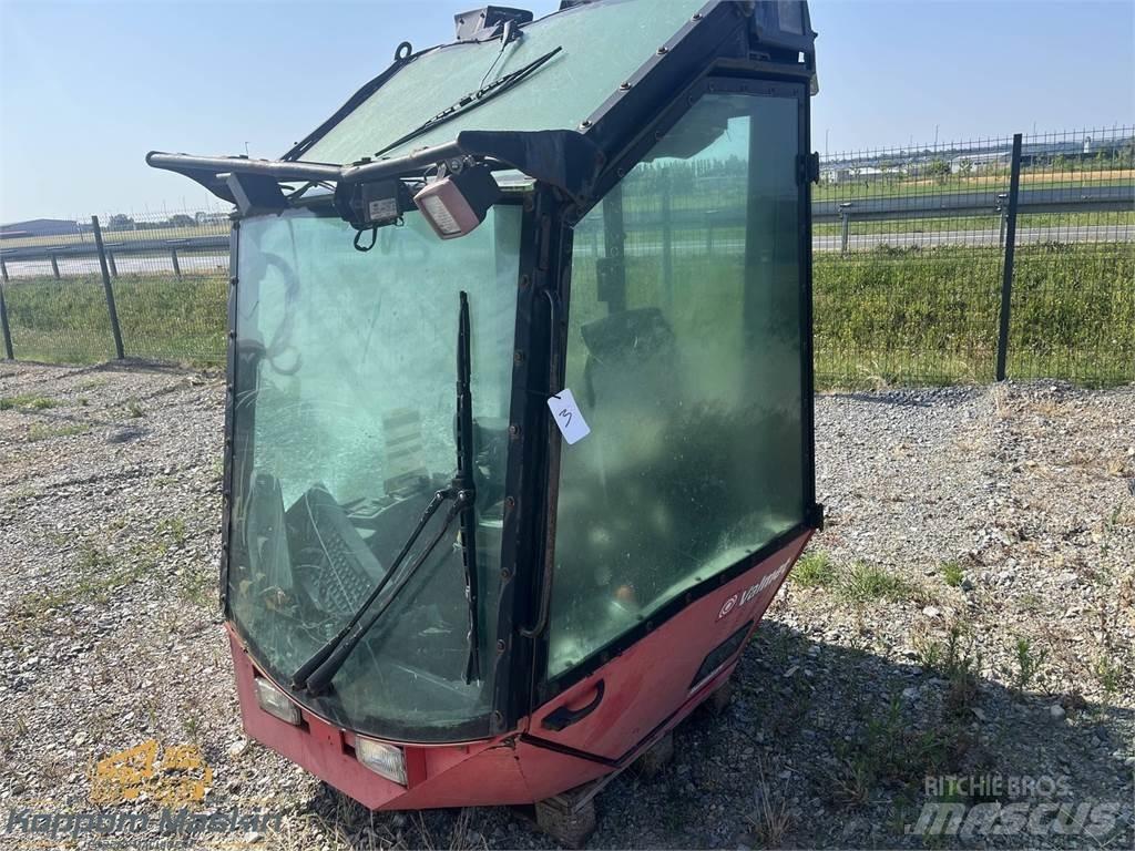 Valmet 911.1 Kabiny i wnętrze