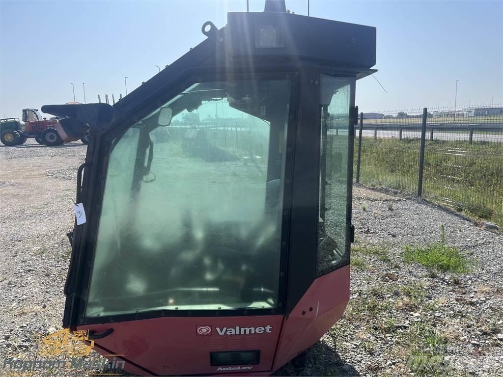 Valmet 911.1 Kabiny i wnętrze