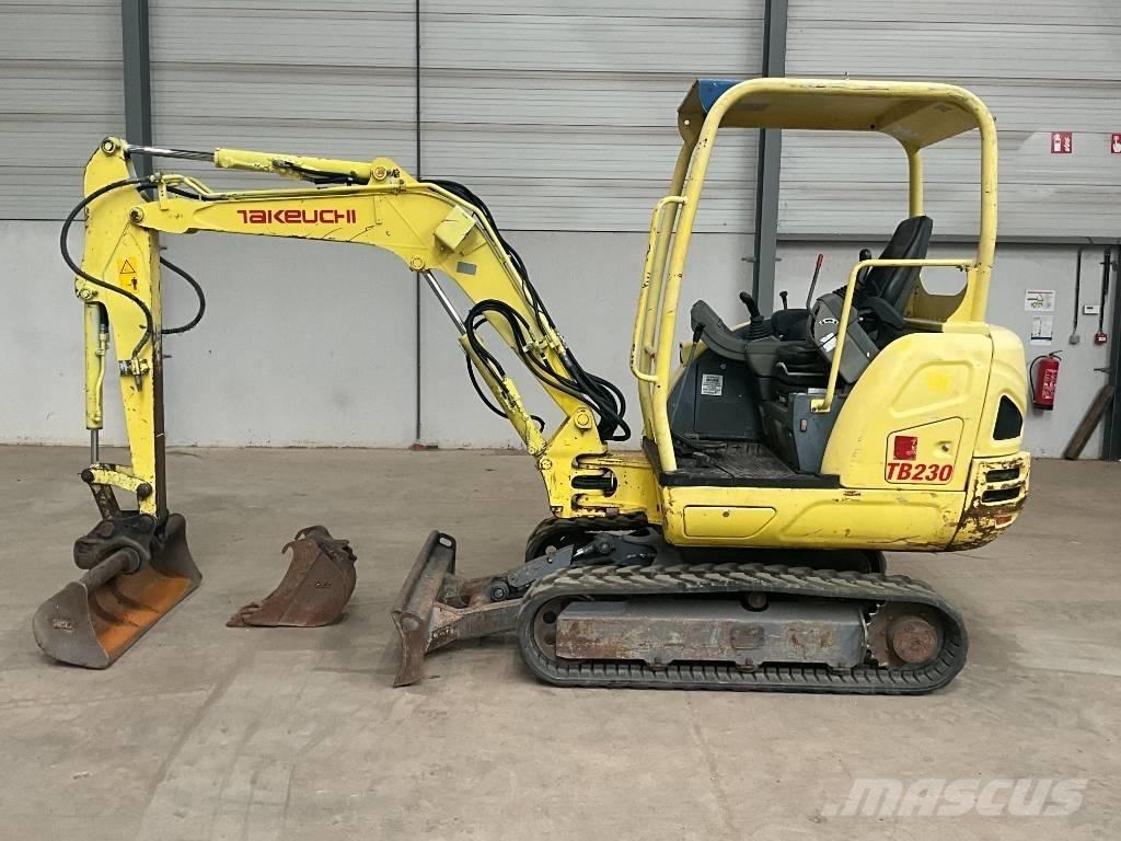 Takeuchi TB 230 Minikoparki