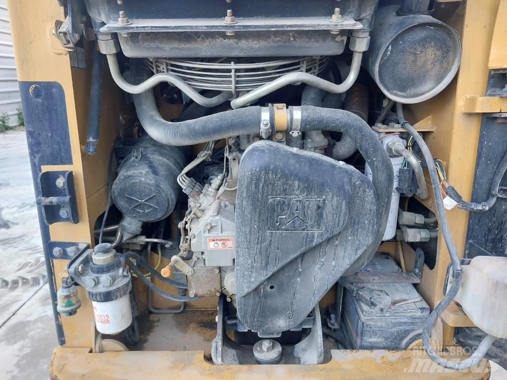 CAT 216 Ładowarki burtowe