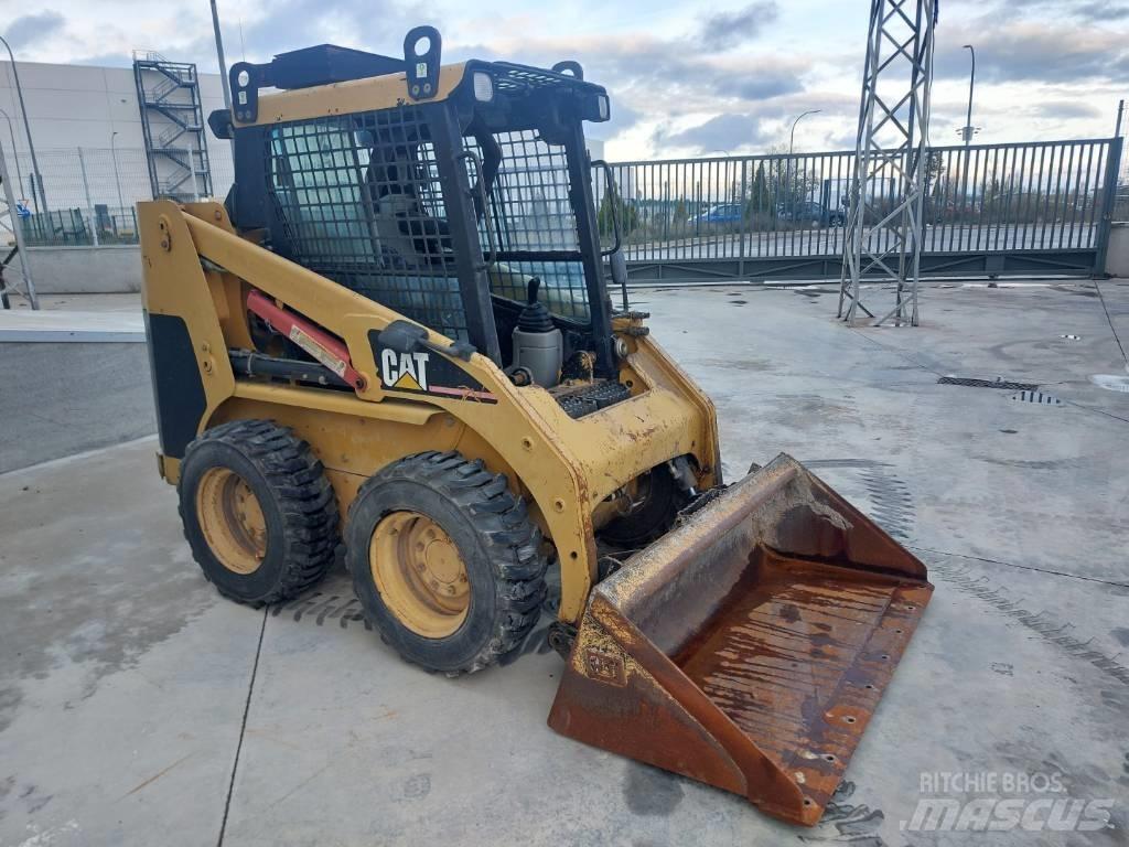CAT 216 Ładowarki burtowe