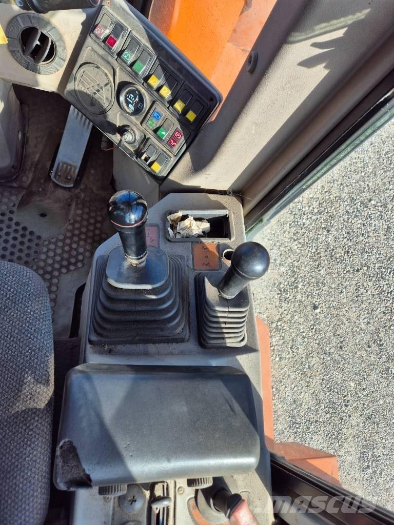 Hitachi FR 130 Ładowarki kołowe