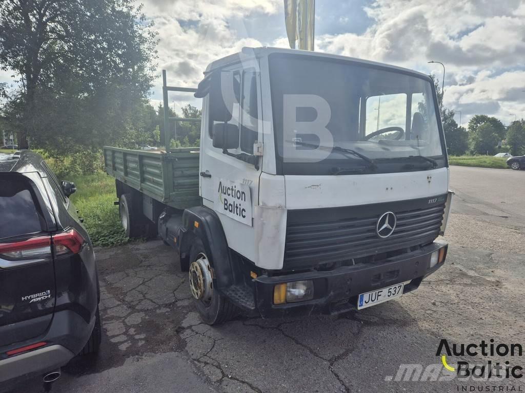 Mercedes-Benz 1117 Ciężarówki typu Platforma / Skrzynia