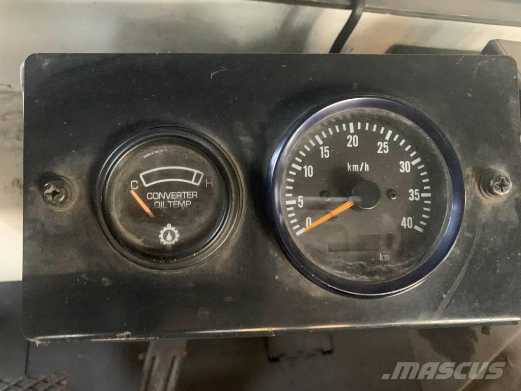 Nissan TD2500 V-2579 Wyposażenie lotnisk