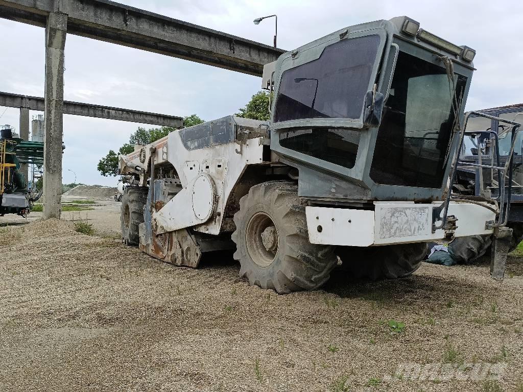 Wirtgen WR 2400 Recyklery do asfaltu