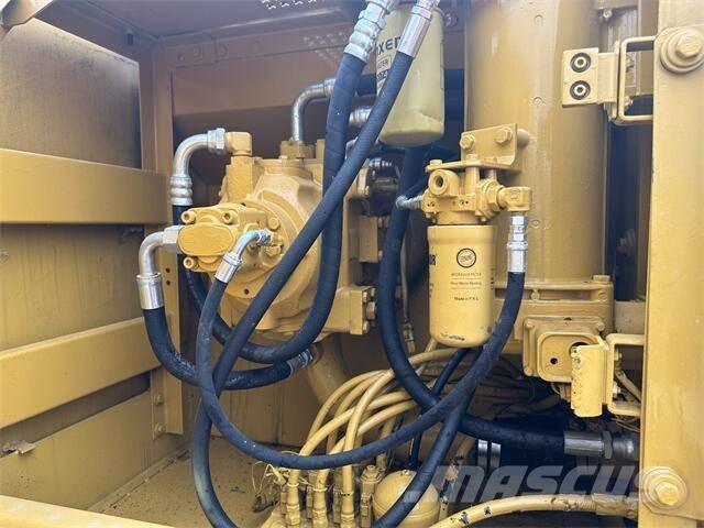 CAT 320B Koparki gąsienicowe