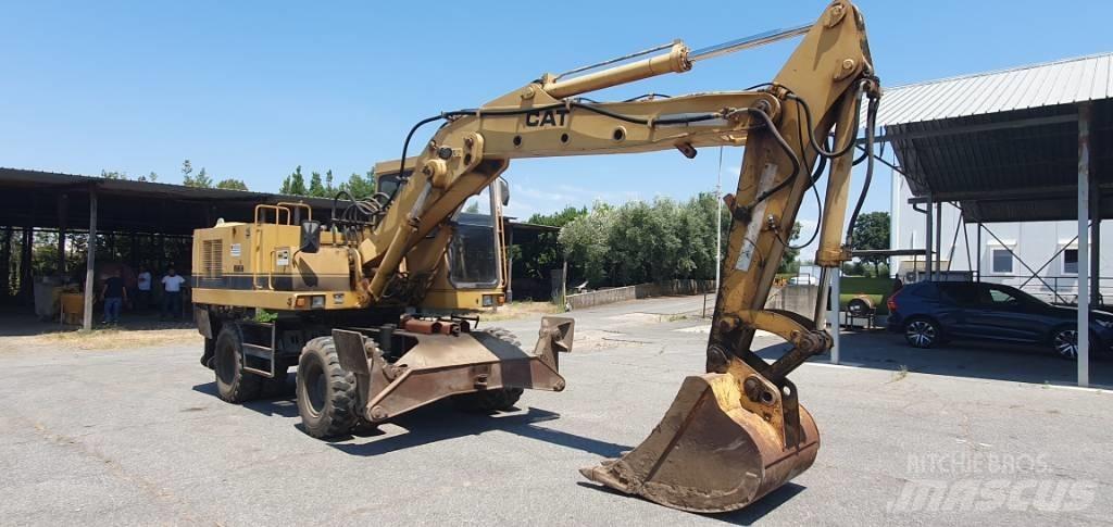 CAT 214 B Koparki kołowe