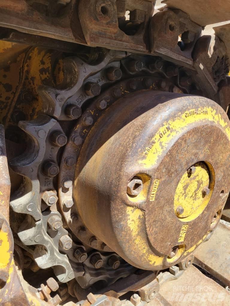 Komatsu D65EX-15 Spycharki gąsienicowe