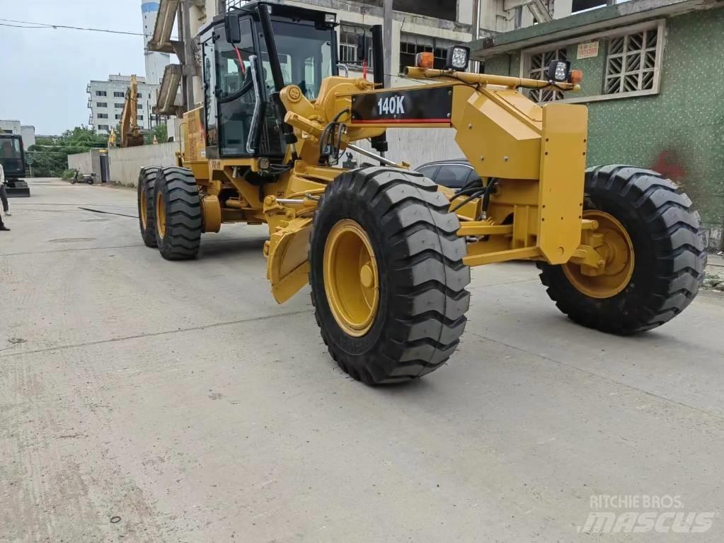 CAT 140 K Równiarki
