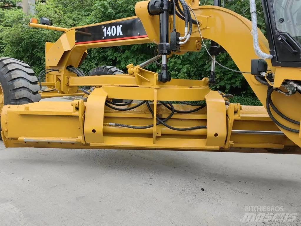 CAT 140 K Równiarki
