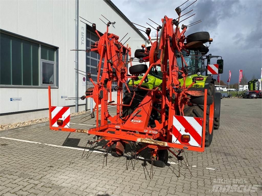 Kuhn GF 8702 Zgrabiarki i przetrząsacze