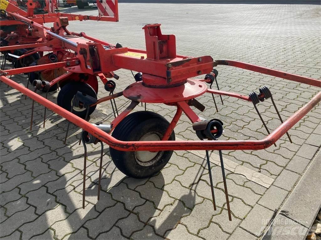 Kuhn GF 8702 Zgrabiarki i przetrząsacze