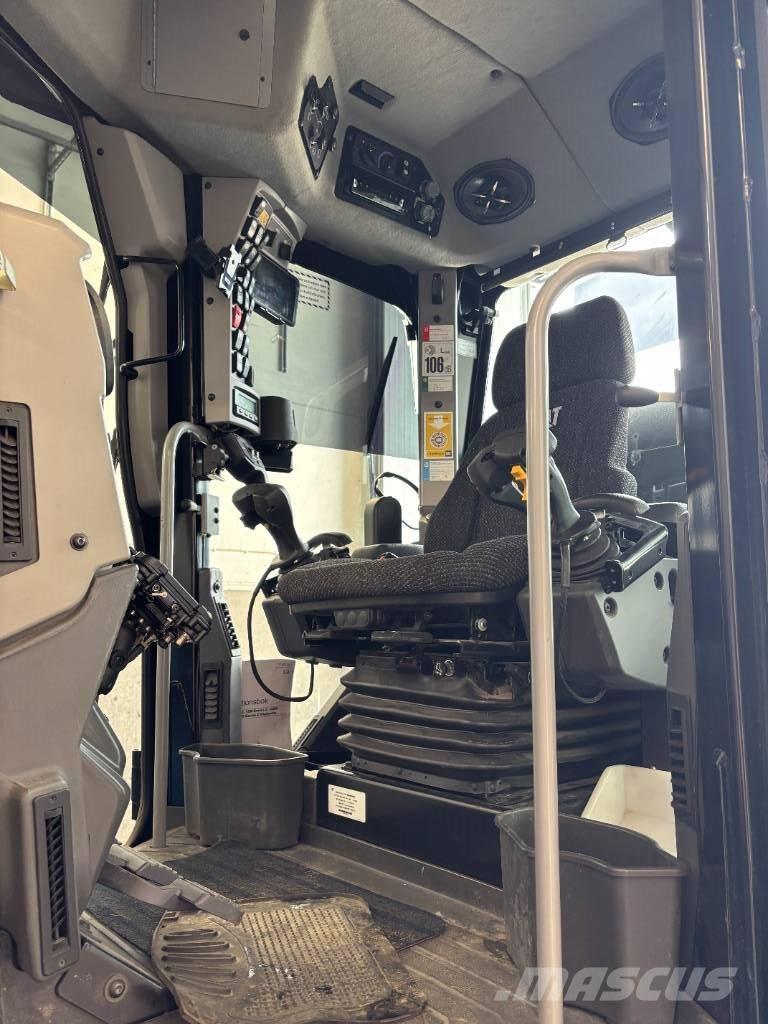 CAT 120 AWD Równiarki