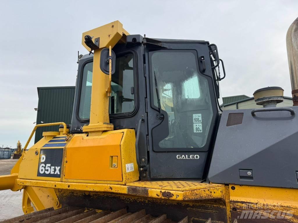 Komatsu D65EX-15 Spycharki gąsienicowe
