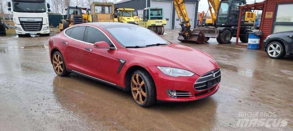 Tesla Model S P85D Samochody osobowe