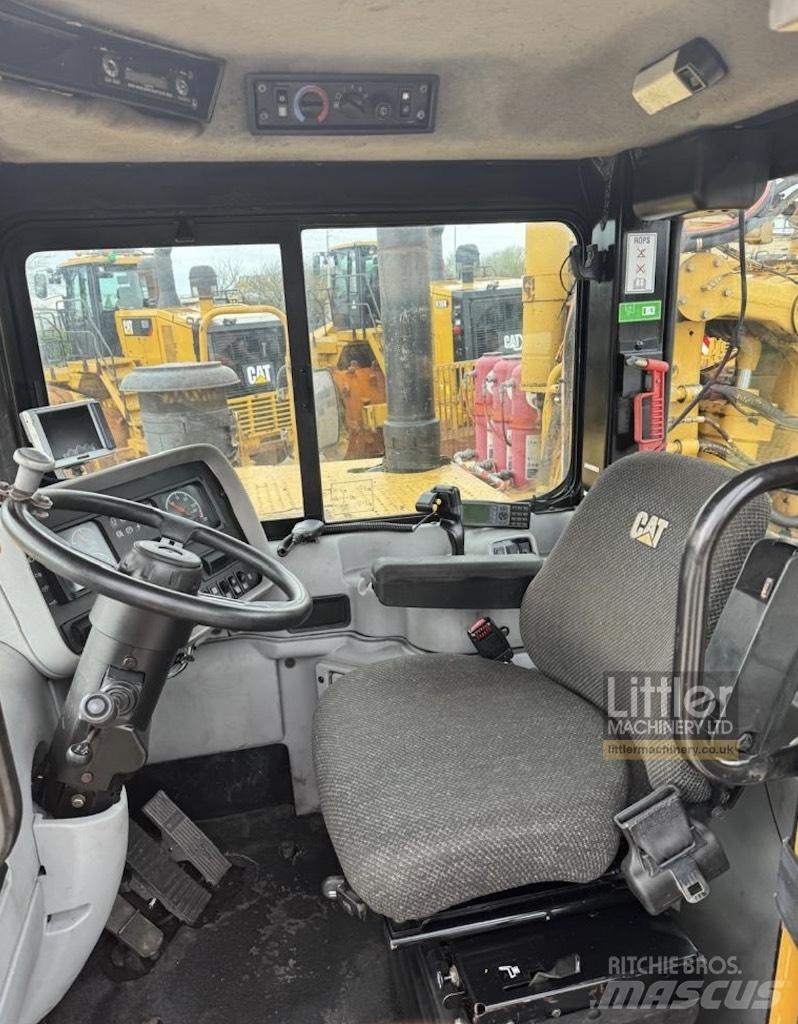 CAT 637G Skrobaki