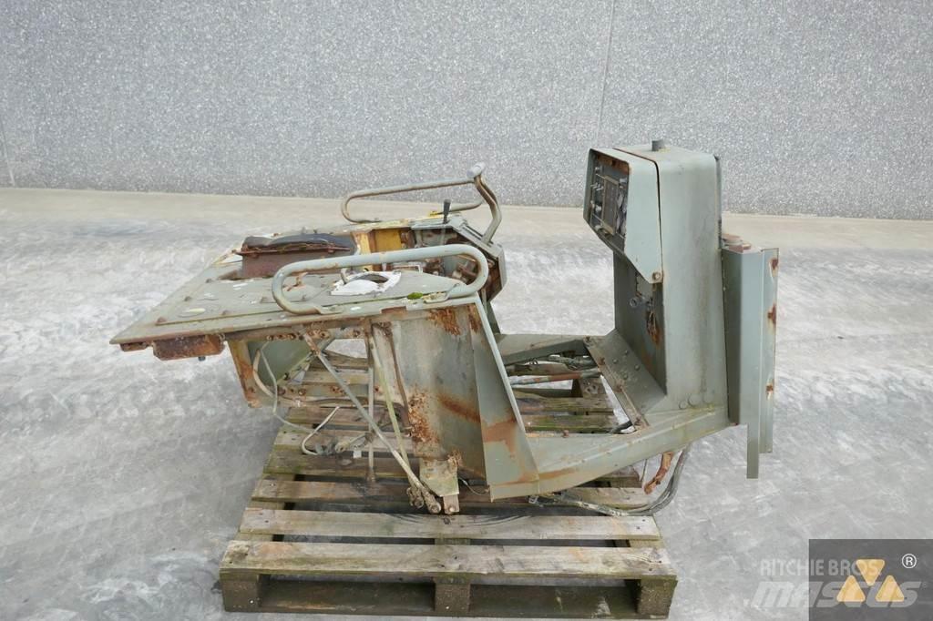 CAT 6T-3309 Kabiny i wnętrze