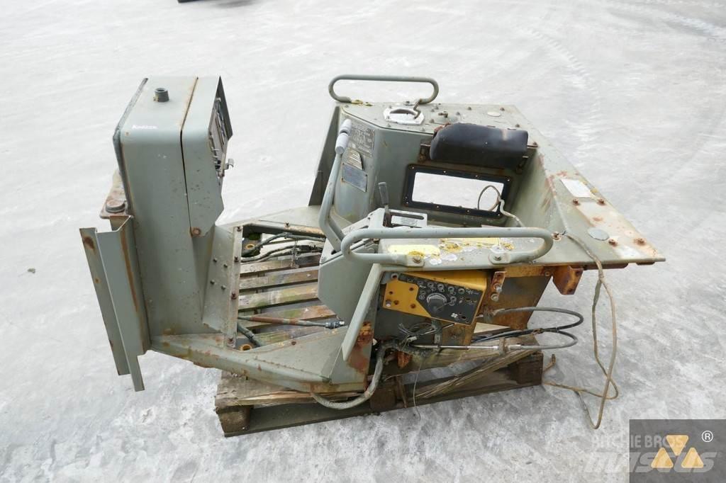 CAT 6T-3309 Kabiny i wnętrze