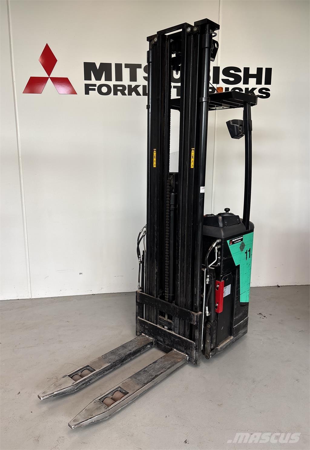 Mitsubishi SBR16N Samojezdne maszyny do załadunku