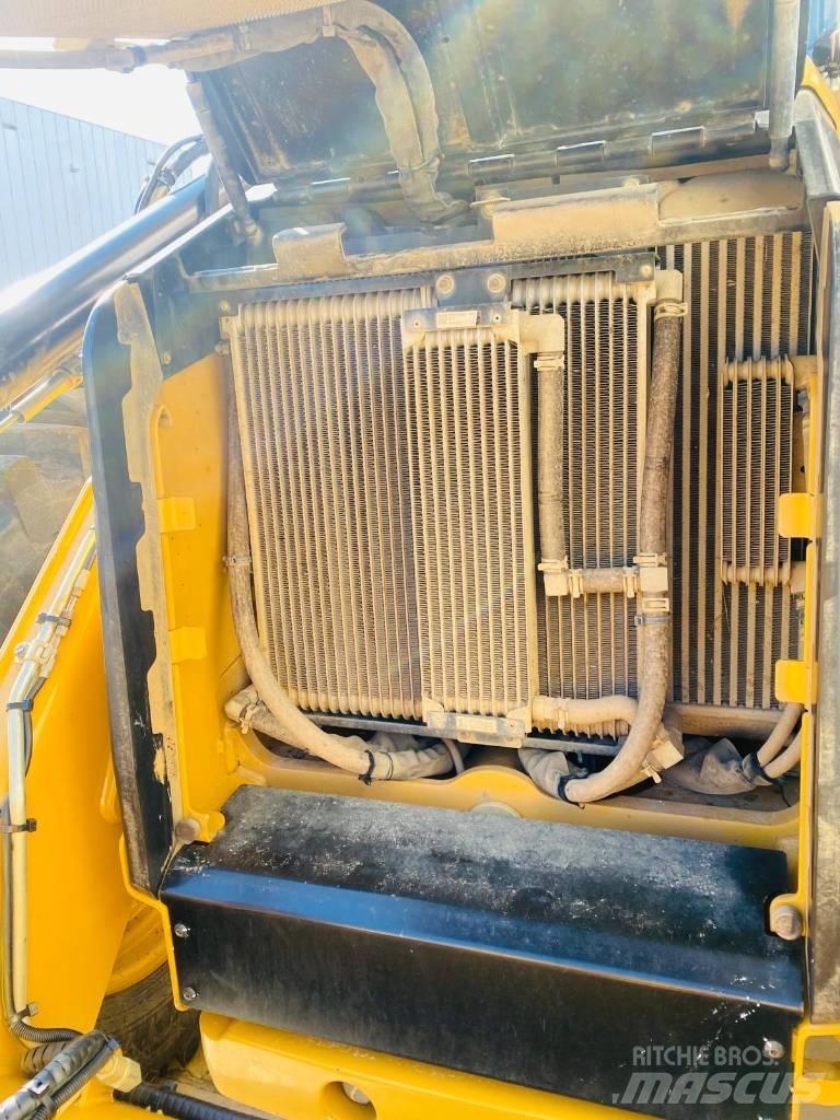 CAT 444  4x4 Koparko-ładowarki