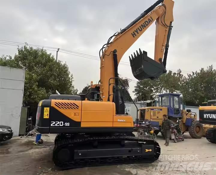Hyundai R220-9S Koparki gąsienicowe