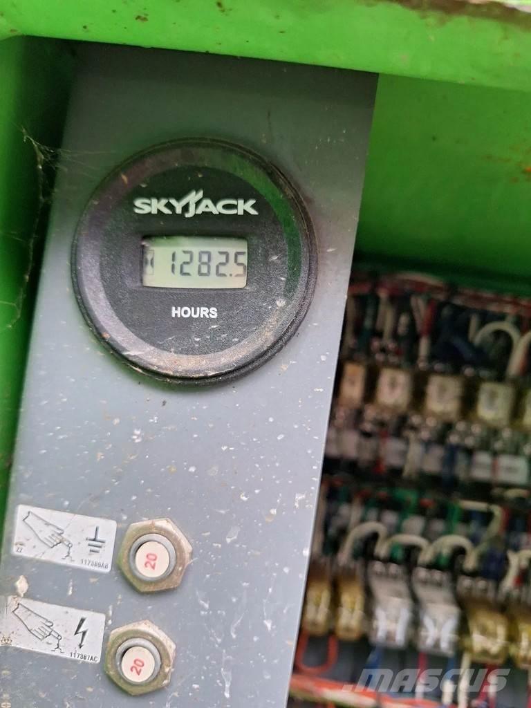 SkyJack SJ-8831 Podnośniki nożycowe