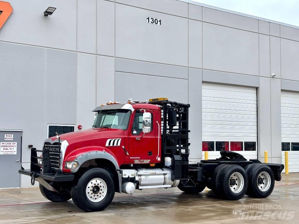 Mack Granite Samochody ratownicze pomocy drogowej