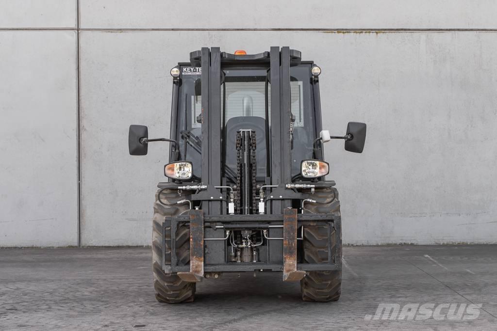 Manitou MC 25-4 Wózki Diesla
