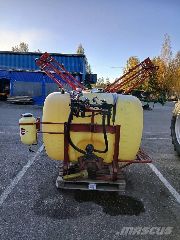 Hardi NK 850 / 12M Zamontowane opryskiwacze