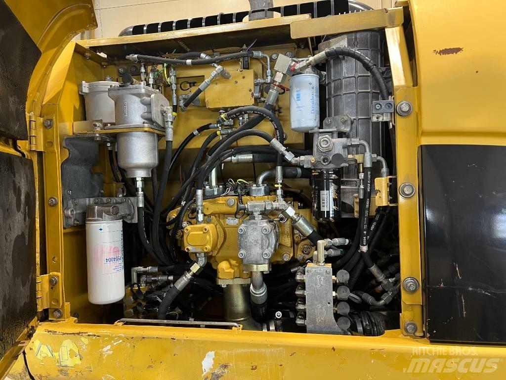 CAT 323 D L Koparki gąsienicowe