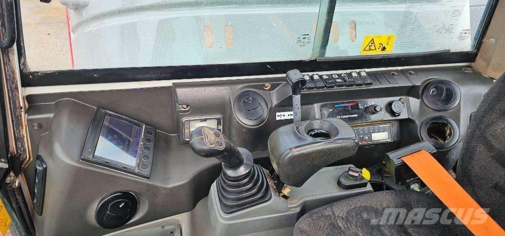 Takeuchi TB 260 Minikoparki