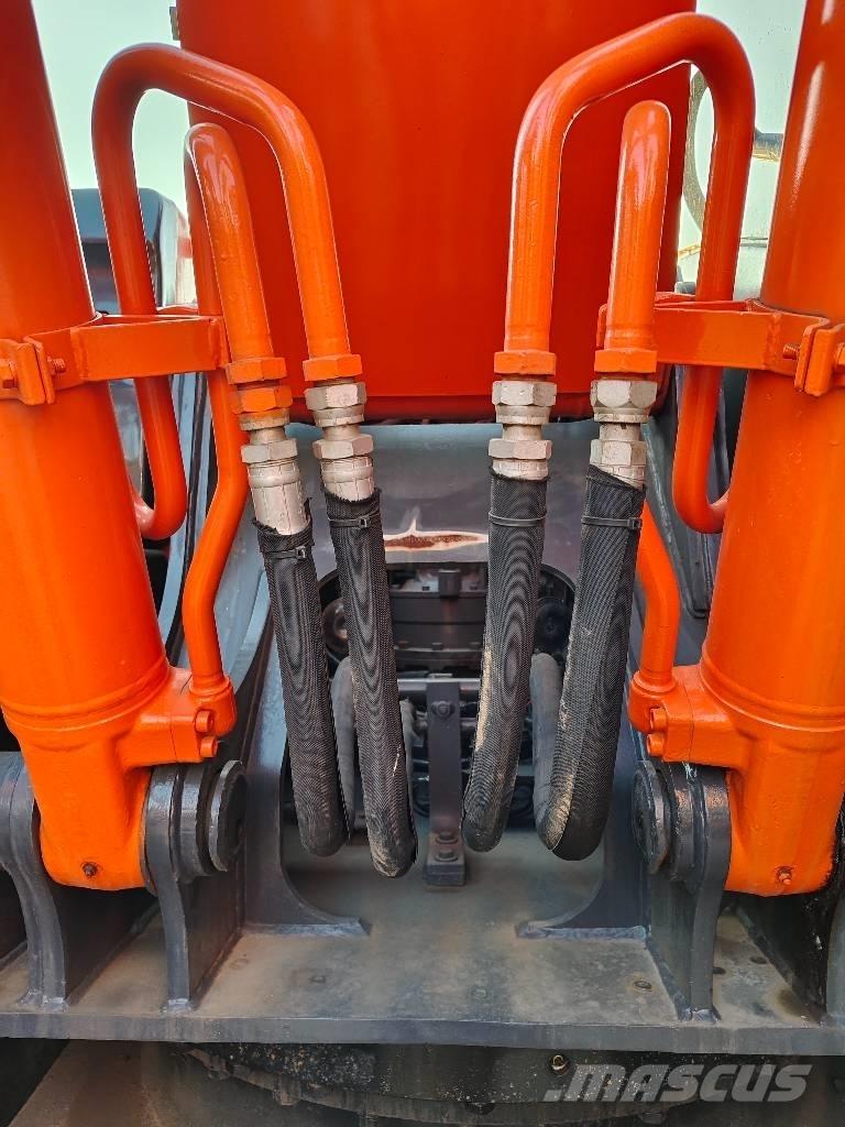 Hitachi ZX 210 Koparki gąsienicowe